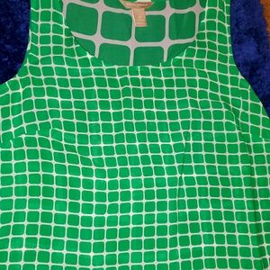 《3/$20》Banana Republic green and white top